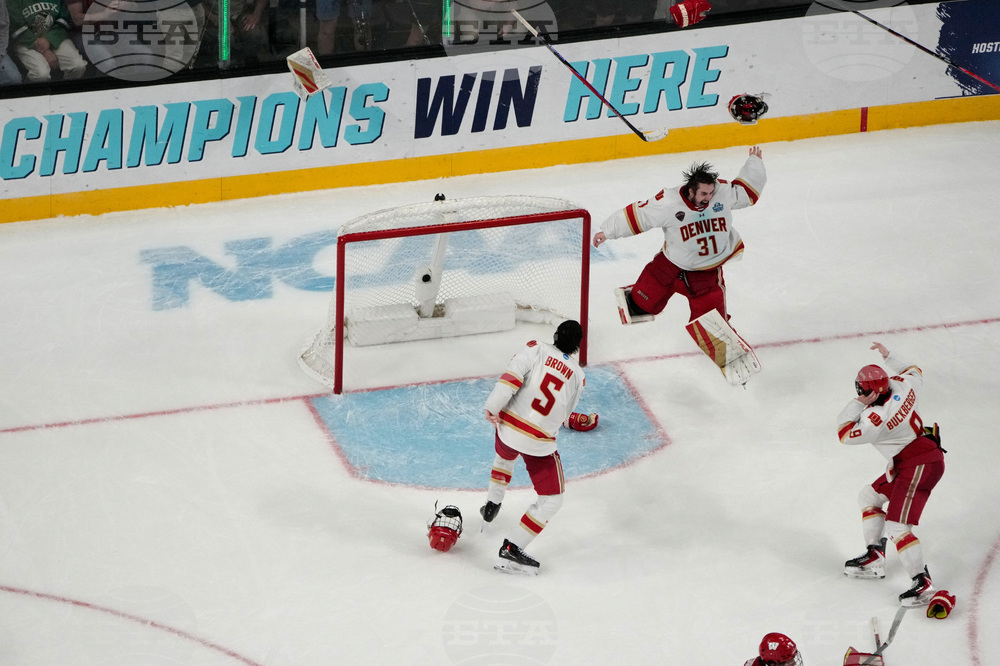 NCAA Denver Wisconsin Hockey