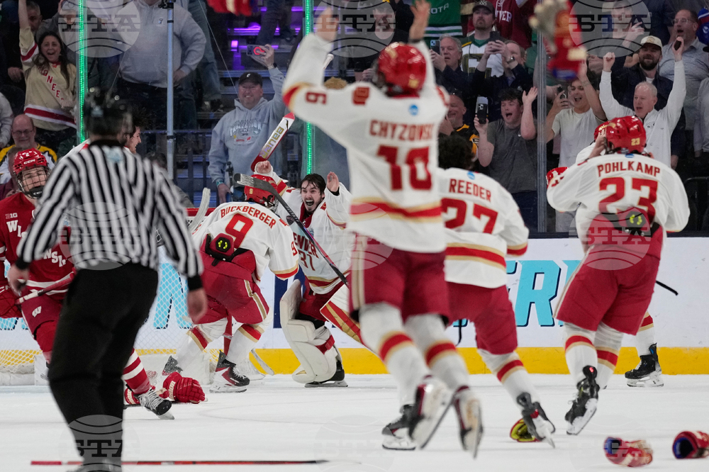 NCAA Denver Wisconsin Hockey