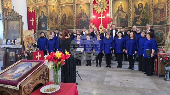 Първият български хор „Янко Мустаков“ изнесе празничен великденски концерт в храм „Света Троица“ в Свищов