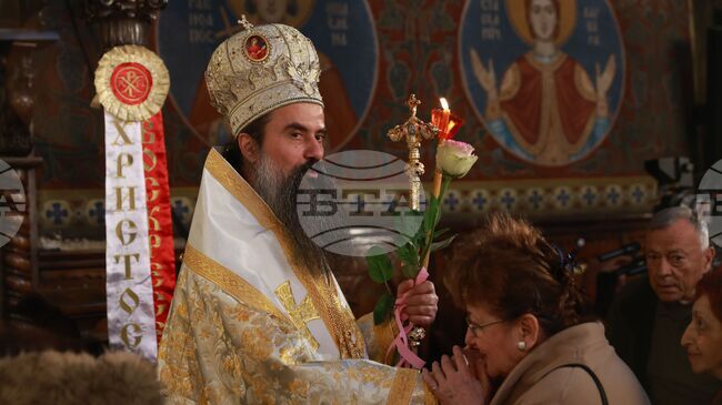 Нека черпим с пълни шепи от благодатта на Възкресението, каза патриарх Даниил