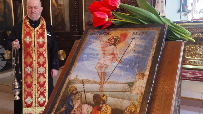 С радостта на Възкресението си пожелаваме да не оскъднява любовта в сърцата ни, каза отец Димитър от хасковската църква „Св. Георги“