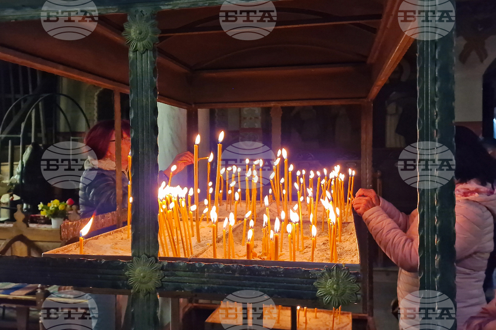 Разград - храм „Св. Николай Мирликийски Чудотворец“  - богослужение за Възкресение Христово