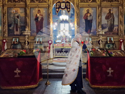Разград - храм „Св. Николай Мирликийски Чудотворец“  - богослужение