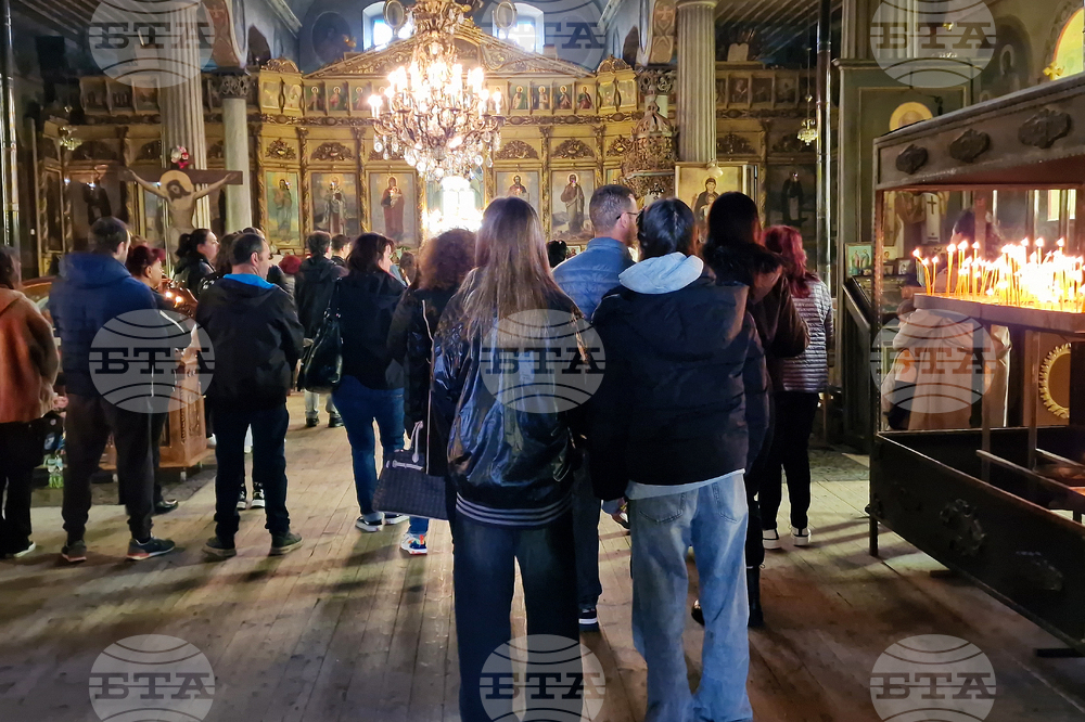 Разград - храм „Св. Николай Мирликийски Чудотворец“  - богослужение за Възкресение Христово