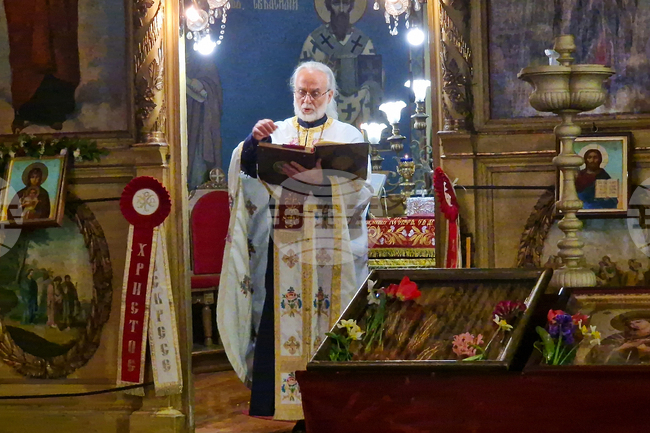 Разград - храм „Св. Николай Мирликийски Чудотворец“ - богослужение