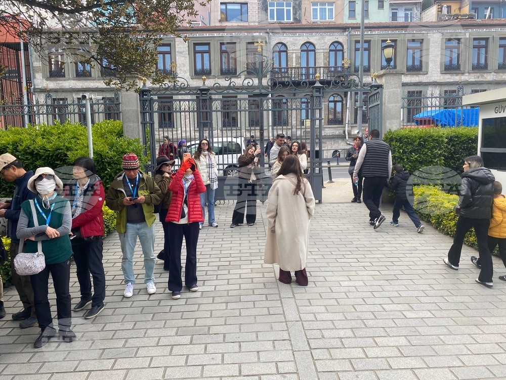 Истанбул - църква „Свети Стефан“ - Второ Възкресение Христово