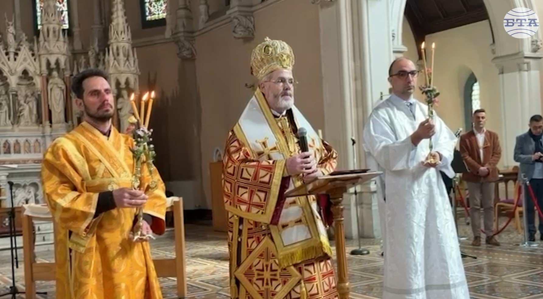 Празнична великденска служба на български език, възглавена от митрополит Антоний, се състоя в Дъблин