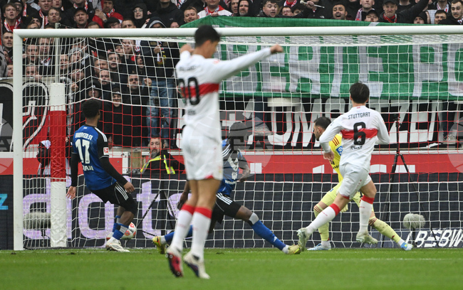 Щутгарт вкара четири гола на Хамбургер ШФ в среща от Бундеслигата