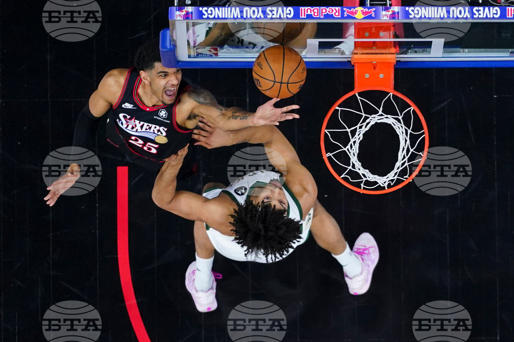 CORRECTION Bucks 76ers Basketball