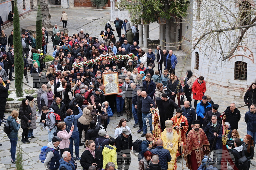 Бачковски манастир - чудотворна икона на Света Богородица