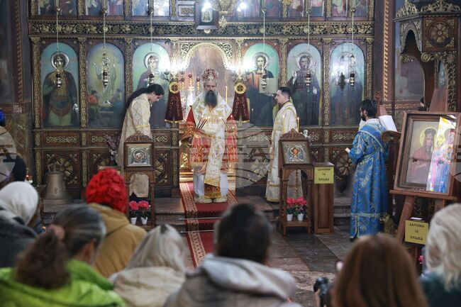 : Храм „Възкресение Христово“ - света литургия