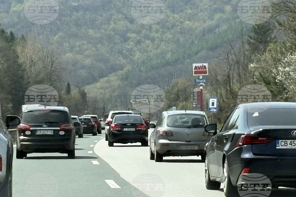 Автомагистрала „Хемус“ - аварирал камион - задръстване