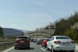 Автомагистрала „Хемус“ - аварирал камион - задръстване