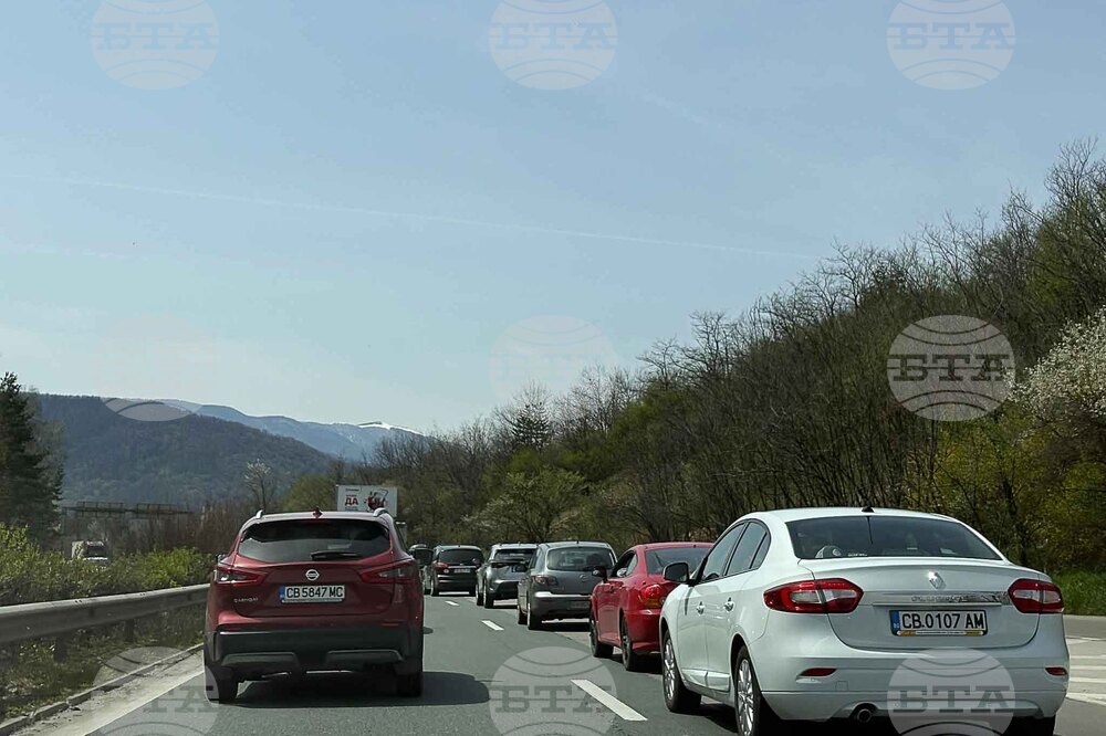 Автомагистрала „Хемус“ - аварирал камион - задръстване