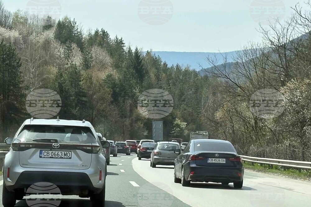 Автомагистрала „Хемус“ - аварирал камион - задръстване