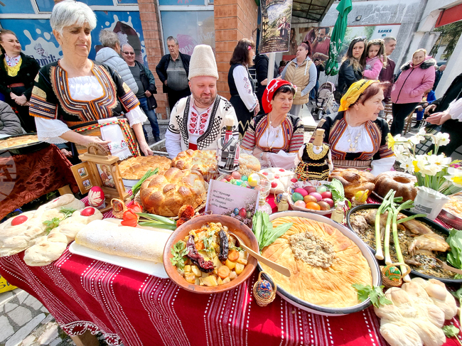 Село Извор - „Червен, червен Великден“ - регионален конкурс