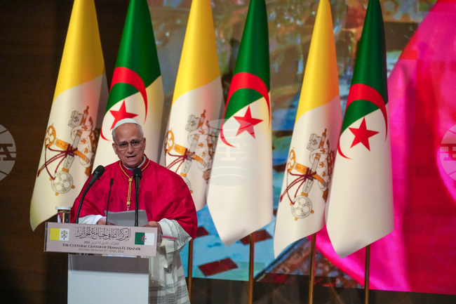 Папата призова властите в Алжир да работят за свободно гражданско общество
