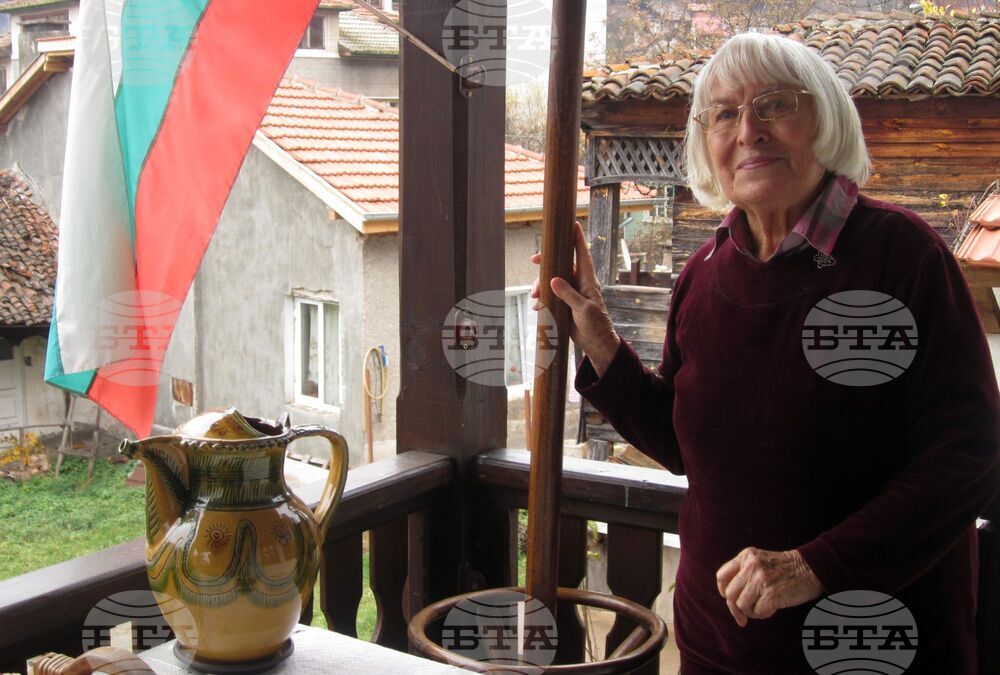 Почина певицата Маргрет Николова