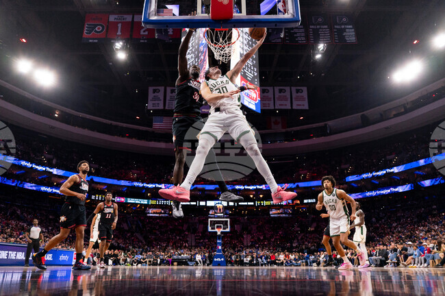APTOPIX Bucks 76ers Basketball