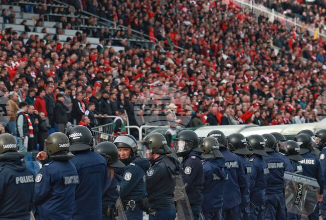 Дисциплинарната комисия на БФС глоби ЦСКА и Левски с по 2198.55 евро след "вечното дерби"