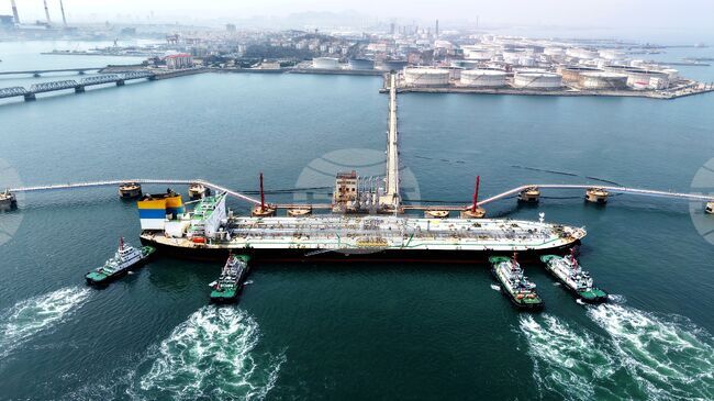 Цените на петрола спадат в азиатската търговия на фона на надежди за прекратяване на конфликта в Иран и възстановяване на доставките