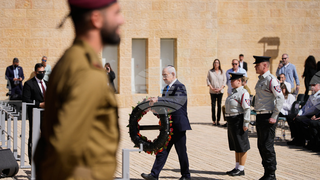 В Израел отекнаха сирени в памет на жертвите на Холокоста 