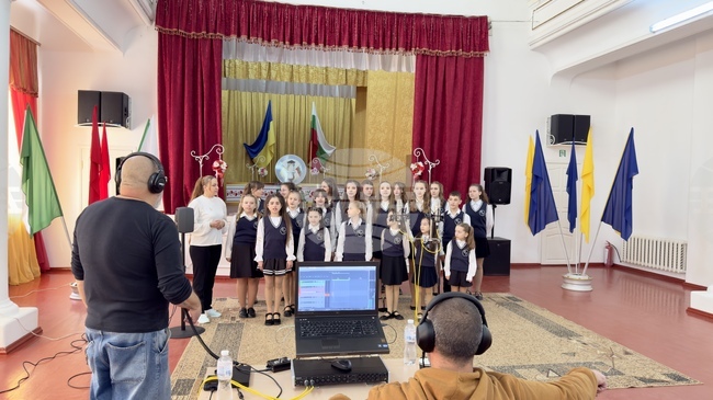 БТА и екипът на националната инициатива „Светилник 2025/2026“ записаха новия химн на Болградската гимназия в Украйна
