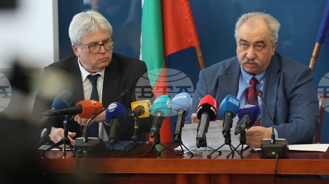 Седем държавни болници са купували едни и същи лекарства на цени с разлика няколко пъти, каза заместник-министър Владимир Афенлиев