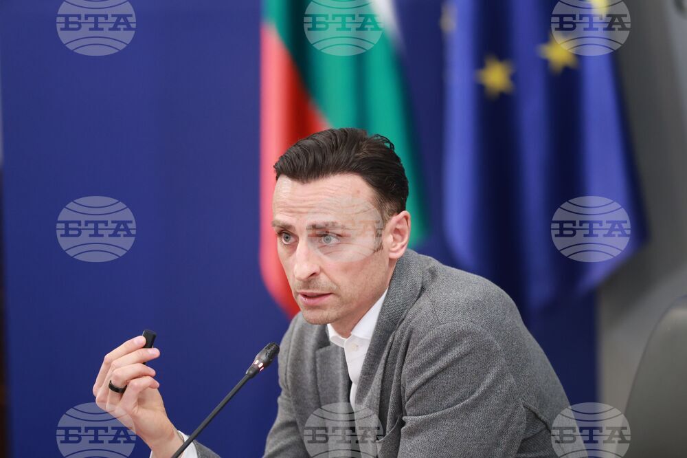 Димитър Бербатов направи отчет за работата си като съветник на служебния министър-председател Андрей Гюров