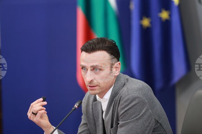 Димитър Бербатов направи отчет за работата си като съветник на служебния министър-председател Андрей Гюров