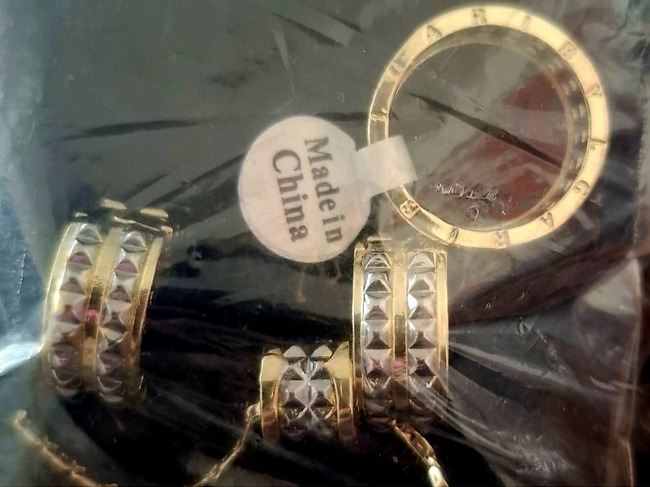 Над 200 комплекта „маркови“ бижутерийни изделия задържаха митническите служители на ТД Митница София