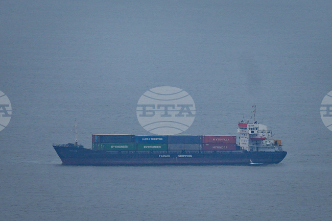 Иран заяви, че ще попречи на развиването на търговията в Персийския залив и Червено море, ако блокадата на САЩ продължи