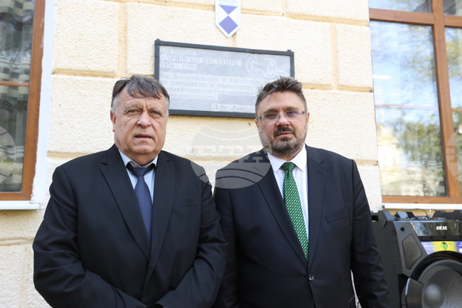 Ректорът на Софийския университет и генералният директор на БТА се преклониха пред паметна плоча за Априлското въстание в Болград