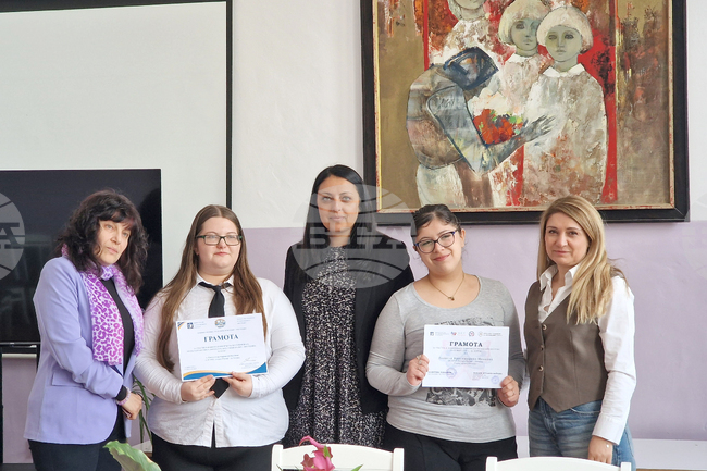 Учителите имат важна роля за разкриването на заложбите на учениците, заяви директорът на Езиковата гимназия в Разград