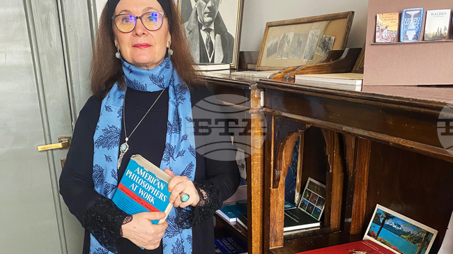 Наблюдава се безпрецедентно засилване на интереса към българската литература в Турция, казва преводачката Хасине Шен Карадениз