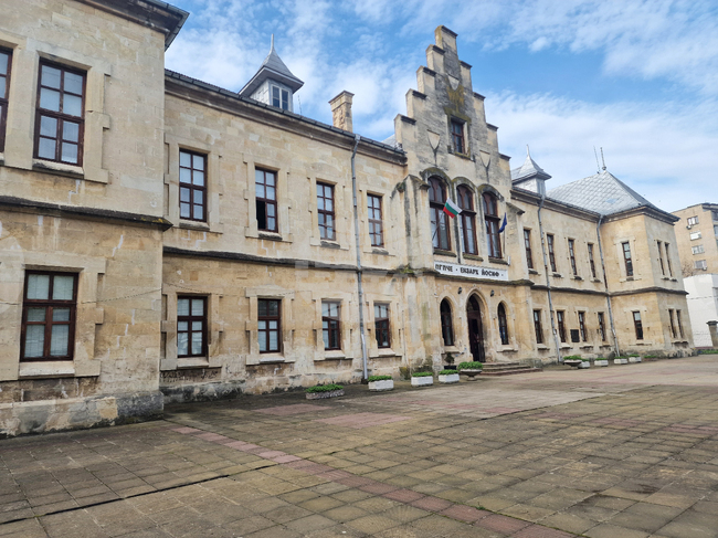 С творчески прояви и спортни състезания ПГПЧЕ „Екзарх Йосиф“ в Разград ще отбележи 35 години от създаването си