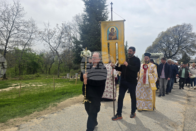 Стотици вярващи се събраха в Роженския манастир за празника на чудотворната икона „Света Богородица – Вратарница“