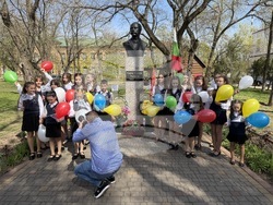 Украйна - Болградска гимназия „Георги Сава Раковски“ - патронен празник - химн - представяне
