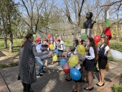 Украйна - Болградска гимназия „Георги Сава Раковски“ - патронен празник - химн - представяне