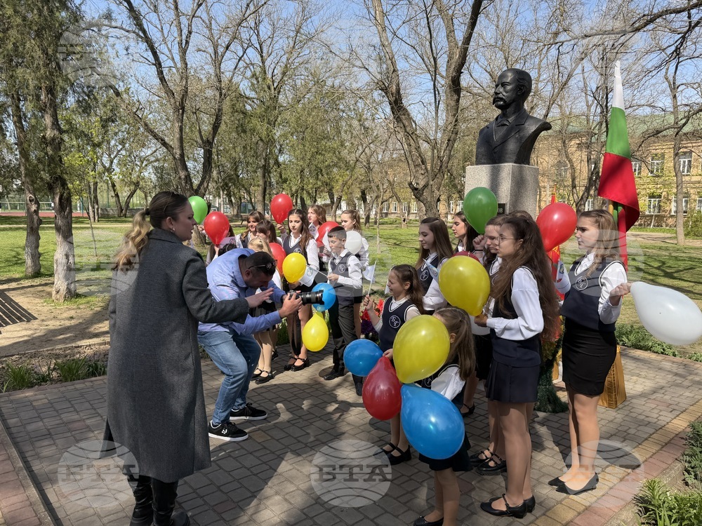 Украйна - Болградска гимназия „Георги Сава Раковски“ - патронен празник - химн - представяне