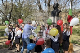 Украйна - Болградска гимназия „Георги Сава Раковски“ - патронен празник - химн - представяне