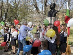 Украйна - Болградска гимназия „Георги Сава Раковски“ - патронен празник - химн - представяне