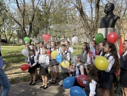 Украйна - Болградска гимназия „Георги Сава Раковски“ - патронен празник - химн - представяне