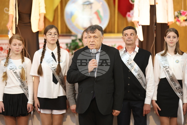 Наш ред е да се отблагодарим на Болградската гимназия и на децата, които се учат тук, каза ректорът на Софийския университет проф. д-р Георги Вълчев