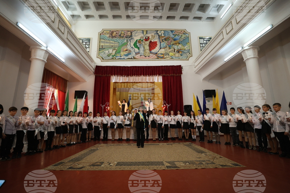 Fifth-Graders Take Ceremonial Oath at Bolhrad High School 