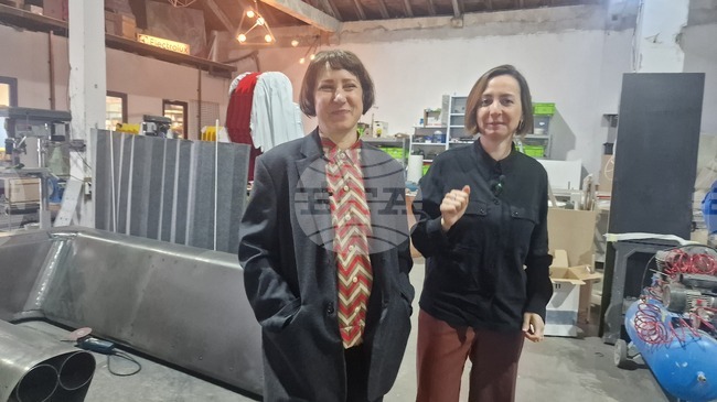 Българският павилион на Венецианското биенале е замислен така, че посетителите да бъдат участници в изложбата, каза кураторът Мартина Йорданова