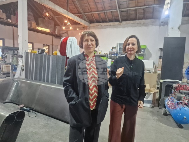 Българският павилион на Венецианското биенале е замислен така, че посетителите да бъдат участници в изложбата, каза кураторът Мартина Йорданова