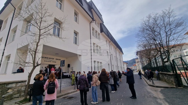 Младежки център, обновен за над 4 млн. лева, отвори врати в Смолян