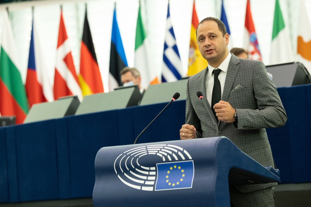 Петър Витанов и още 12 евродепутати с призив към Джо Байдън и Урсула Фон дер Лайен за изкуствения интелект 