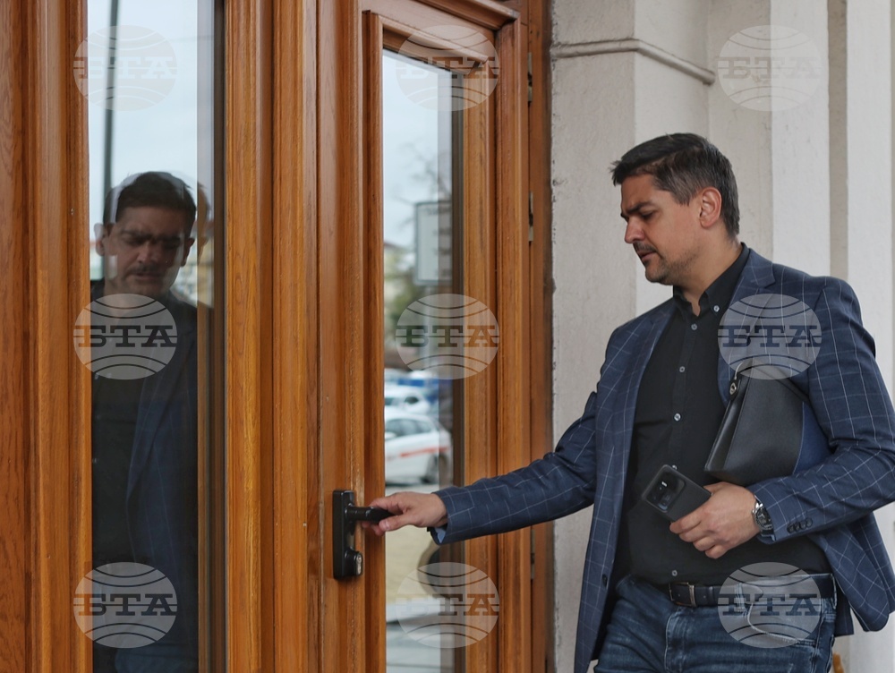 Председателят на парламента съобщи за постъпило искане от главния прокурор за снемане имунитета на Радостин Василев